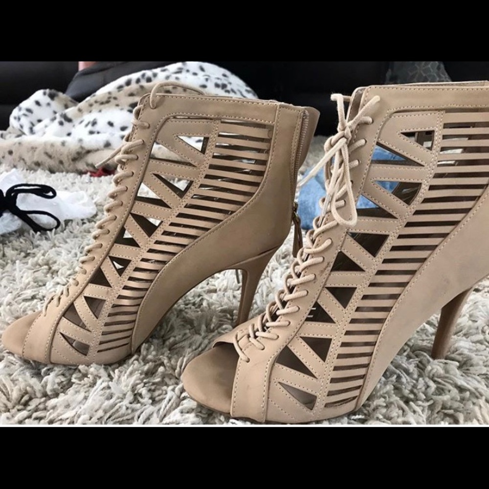 tan pumps